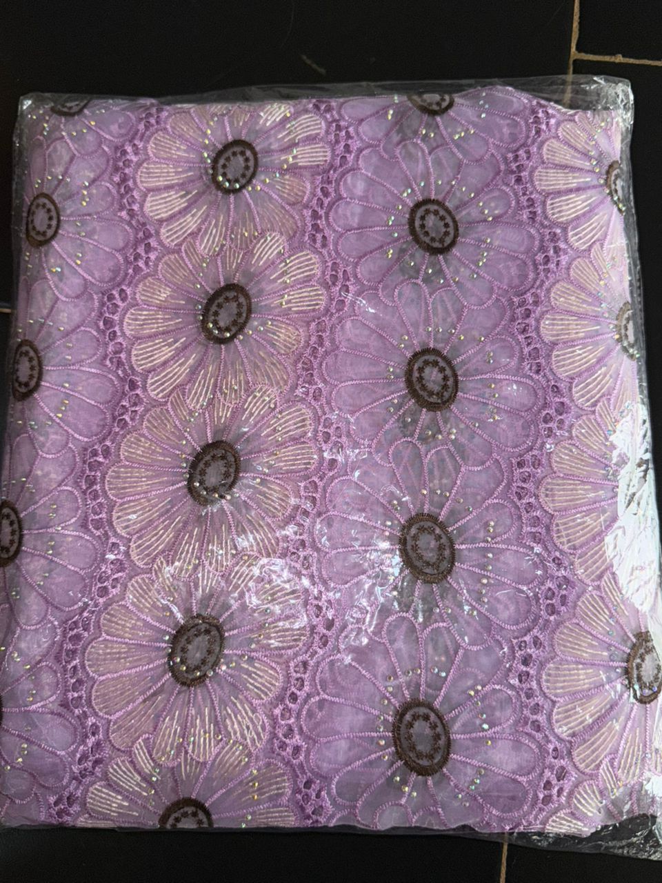 Brodé "Jardin de Lilas" – Lavande et Or Chatoyant