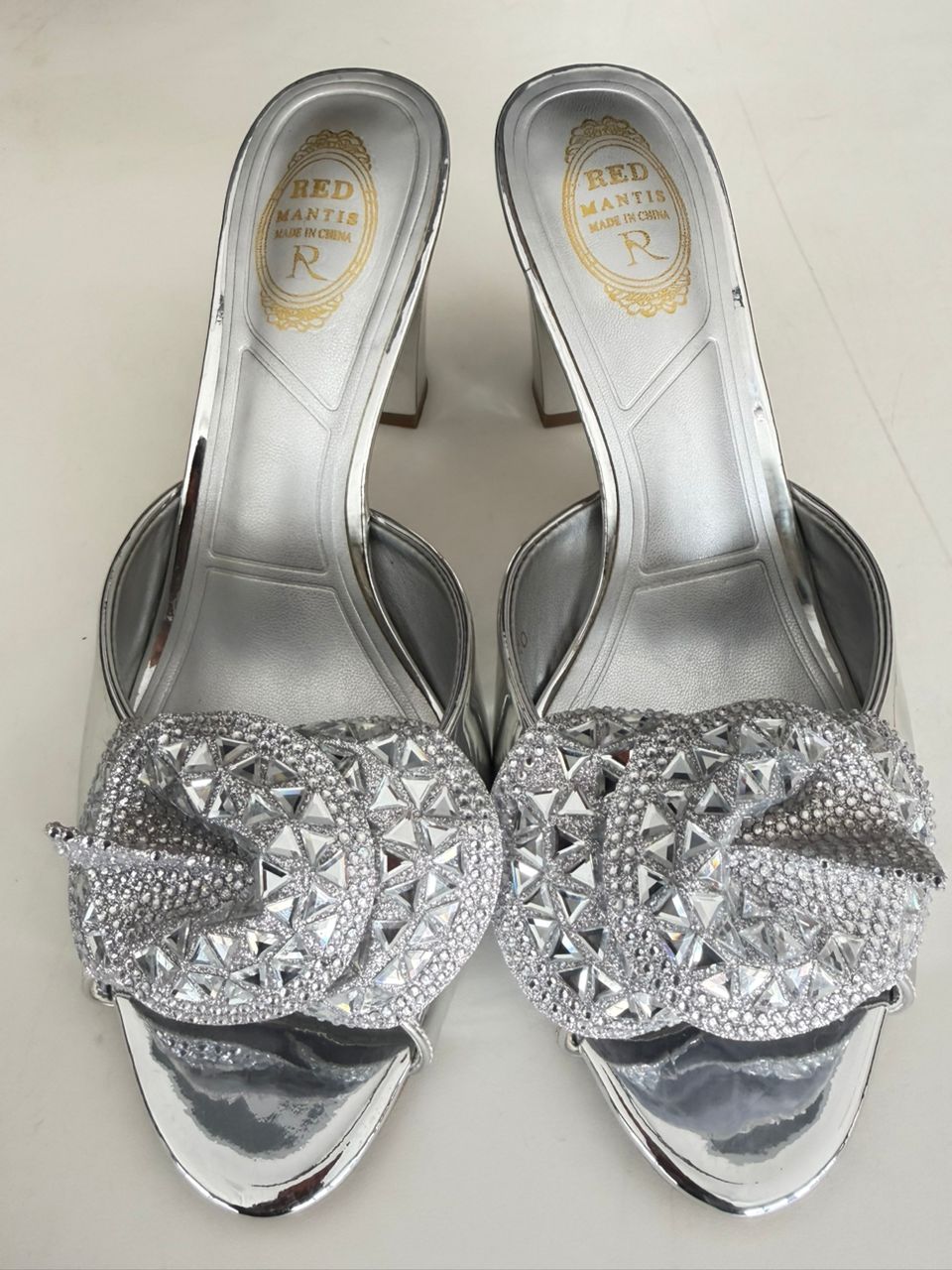 Sandales Luxe Argent à Cristaux – Brillance Élégante