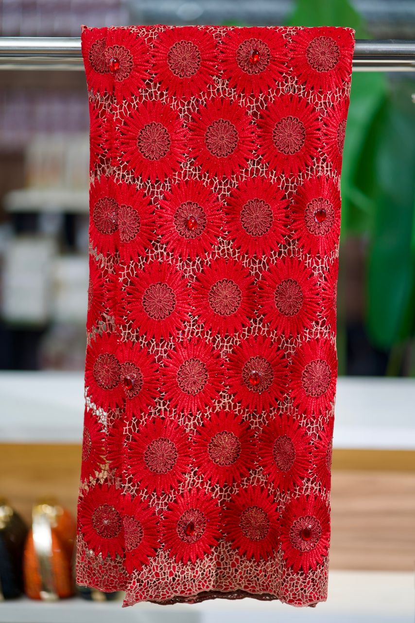 Tissu Dentelle Rouge Passion