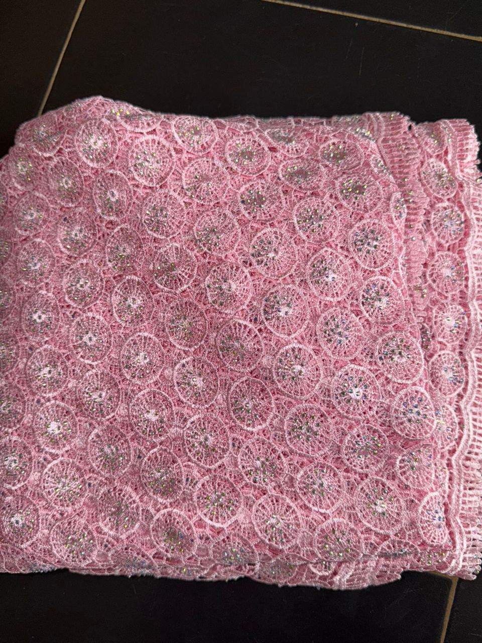 Tissu brodé plusieurs motifs