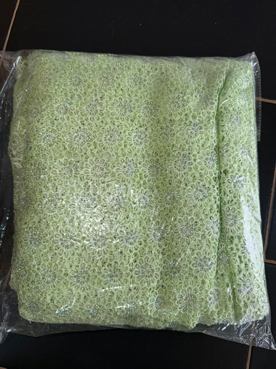 Tissu brodé plusieurs motifs